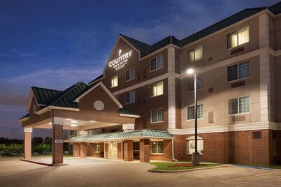 Country Inn & Suites by Radisson, DFW Airport South, TX