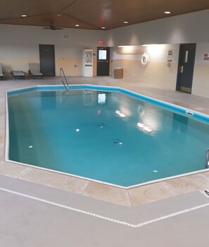 Indoor pool, pool loungers