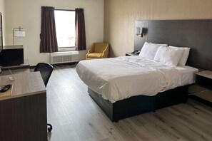 Standard Room, 1 Queen Bed, Non Smoking | Blackout drapes, iron/ironing board, cribs/infant beds, free WiFi - Quality Inn Hazlehurst (Hazlehurst)