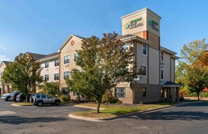 Exterior - Extended Stay America Suites Detroit Canton (Canton)