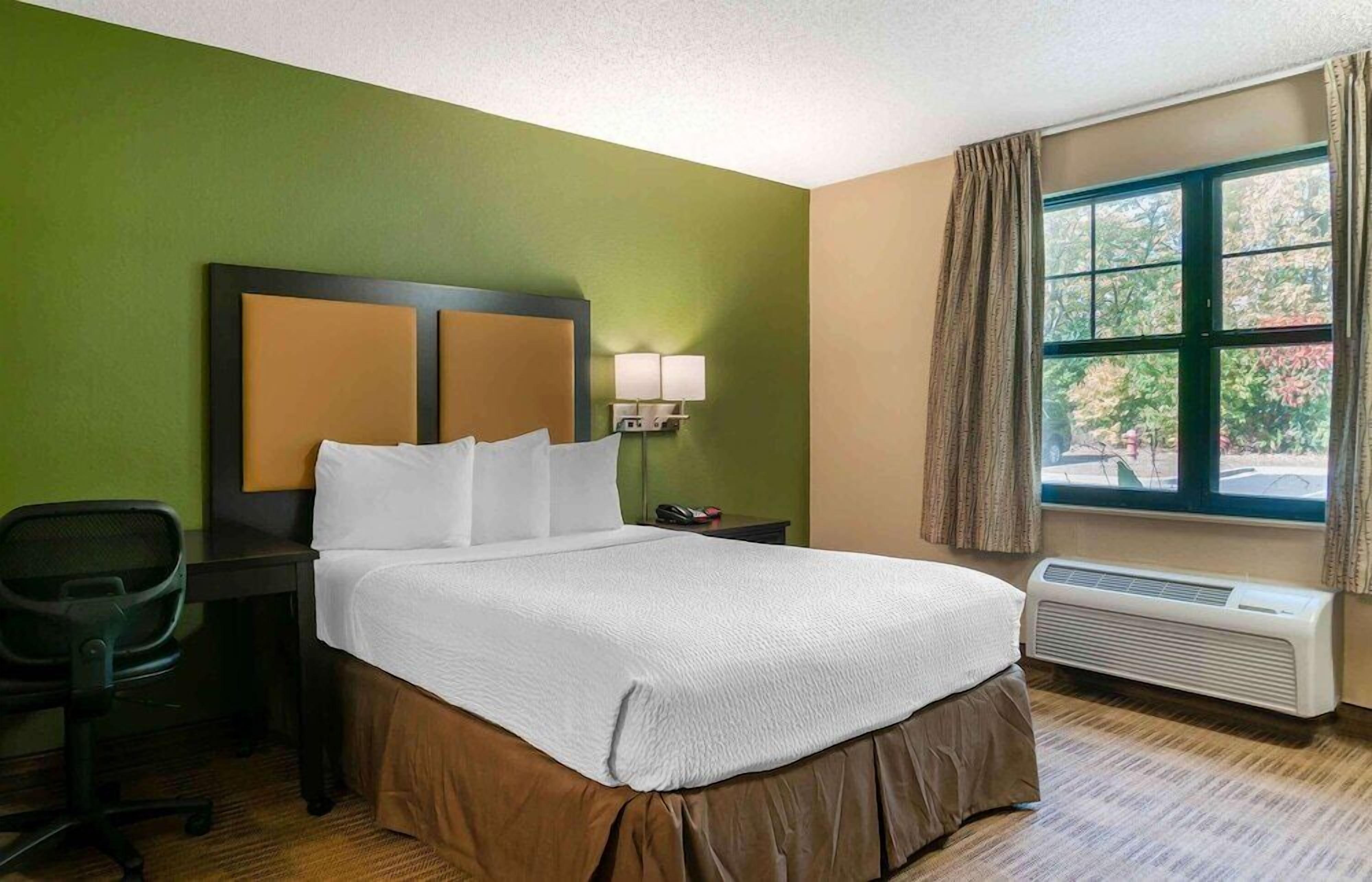 Desk, iron/ironing board, free WiFi, bed sheets