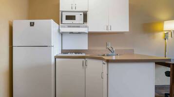 Studio, 1 King Bed, Non Smoking