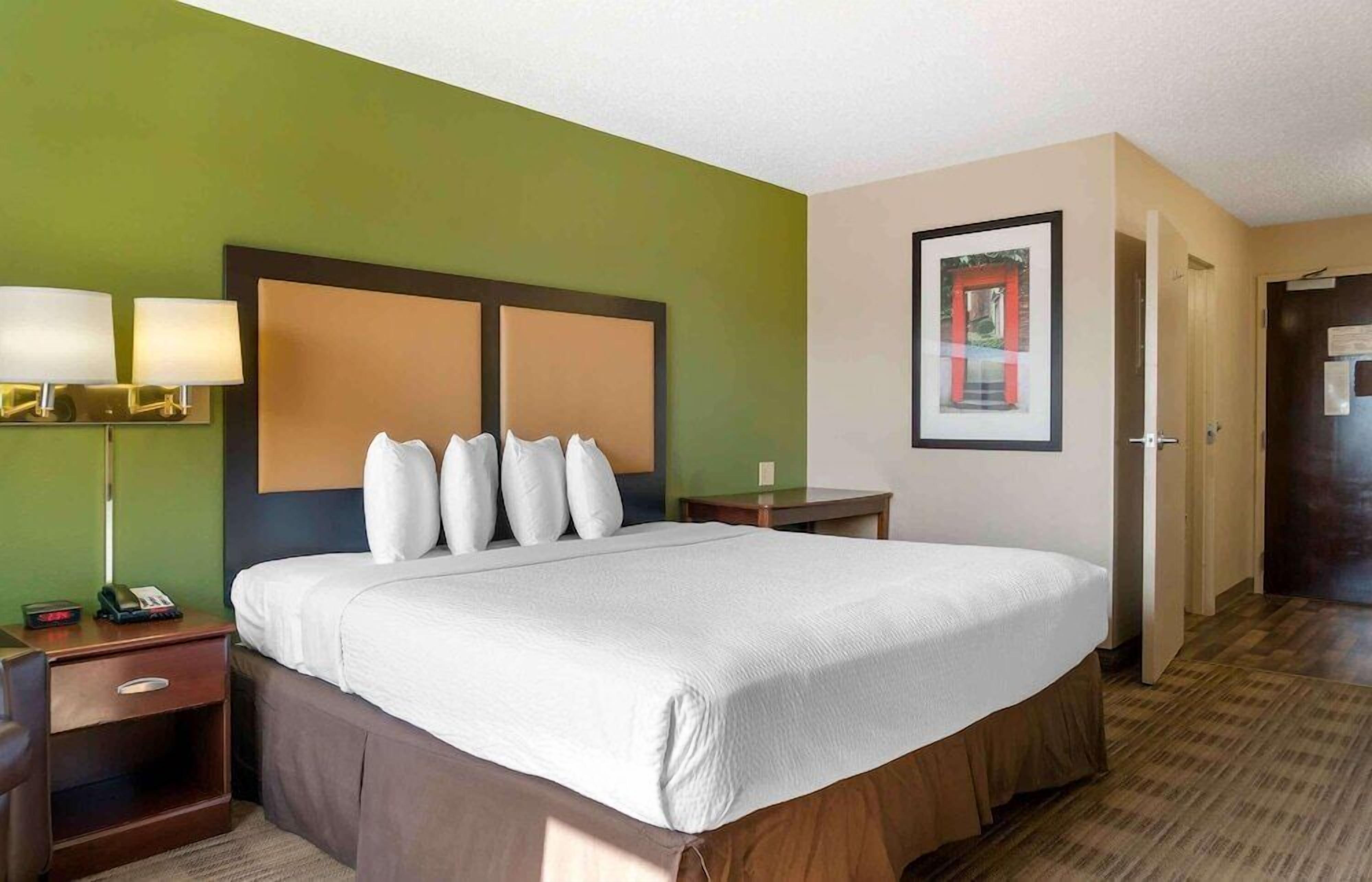 Desk, iron/ironing board, free WiFi, bed sheets