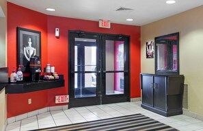 Free daily on-the-go breakfast - Extended Stay America Suites Savannah Midtown (Savannah)