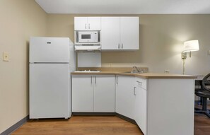Studio, 2 tweepersoonsbedden, niet-roken | Een bureau, een strijkplank/strijkijzer, gratis wifi, beddengoed