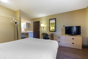 Studio, 1 Queen Bed, Accessible, Non Smoking | Desk, laptop workspace, iron/ironing board, free WiFi
