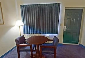 Refrigerador, microondas, cafetera/tetera