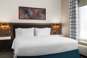 Suite, 1 King Bed, Accessible