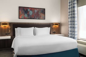 Suite, 1 King Bed, Accessible
