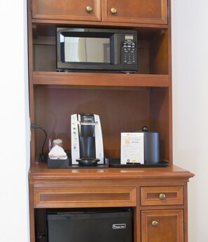A kitchenette with a microwave, coffee maker, and a small refrigerator. - Hilton Garden Inn Rock Hill (Rock Hill)
