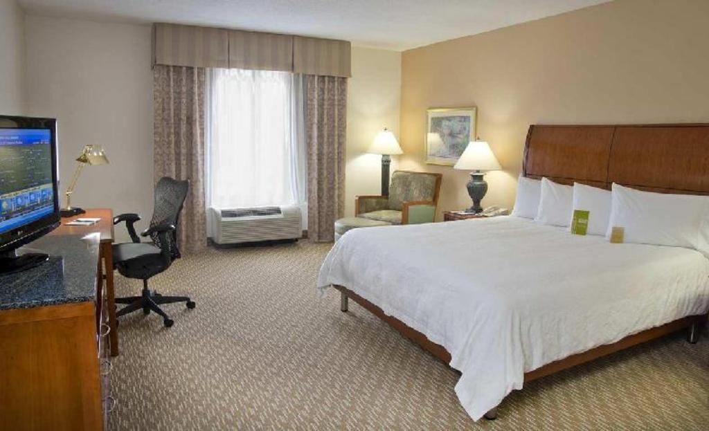 Allergikerbettwaren, Daunenbettdecken, Zimmersafe, Schreibtisch