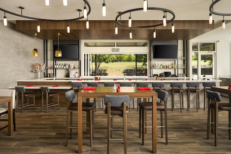 Breakfast and dinner served