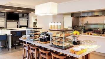Daily cooked-to-order breakfast (USD 14.95 per person)