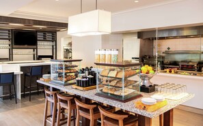 Daily cooked-to-order breakfast for a fee - Hilton Garden Inn BWI Airport (Linthicum Heights)