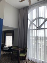 Executive Room, 1 King Bed, Non Smoking | Blackout drapes, iron/ironing board, free cribs/infant beds