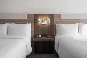 Desk, iron/ironing board, free cots/infant beds, rollaway beds - Holiday Inn Express & Suites Midwest by IHG (Midwest City)