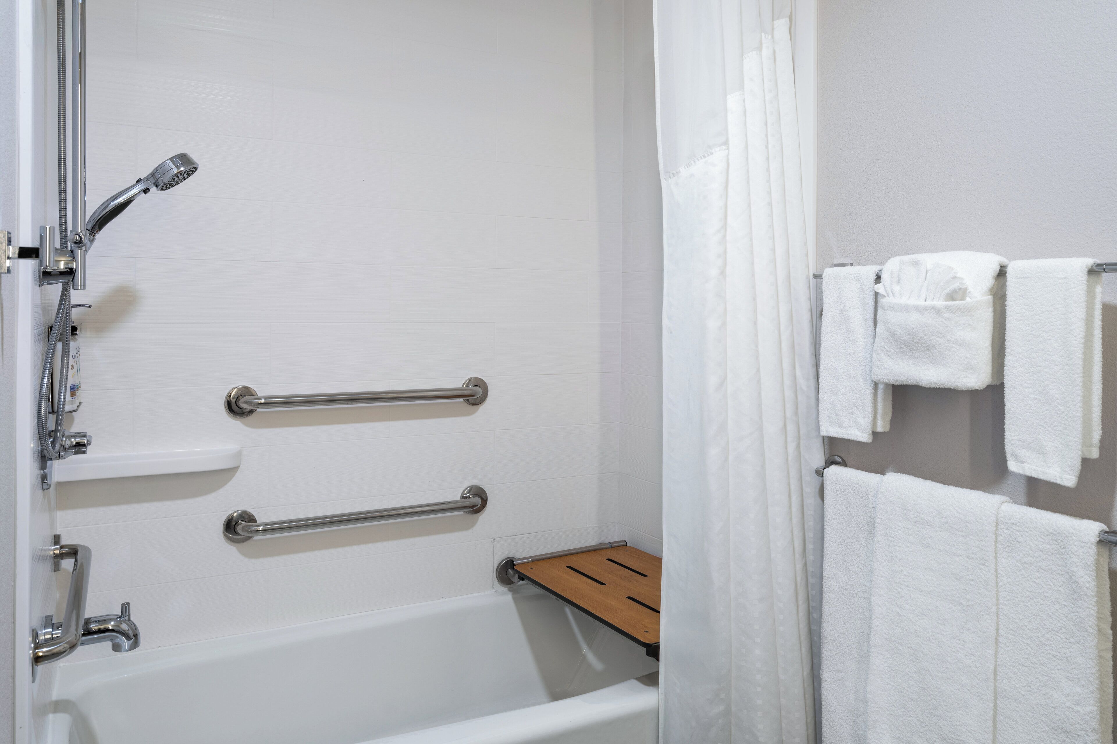 standard room, 2 queen beds, accessible bathtub (communications) | room amenity