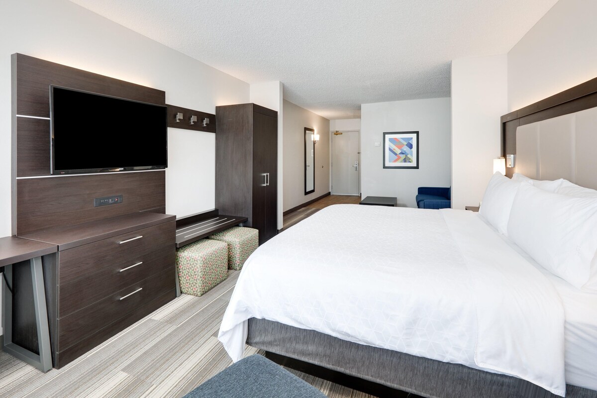 Pillow-top beds, in-room safe, desk, blackout curtains