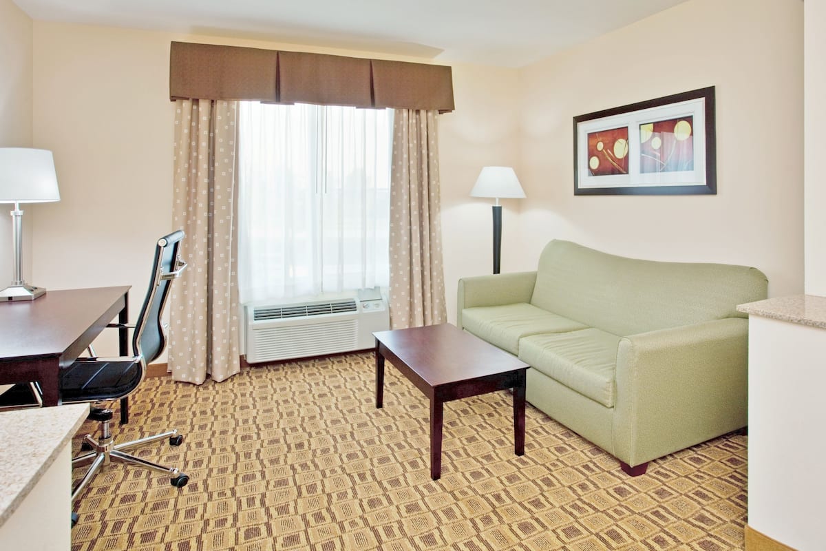 1 bedroom, in-room safe, desk, iron/ironing board