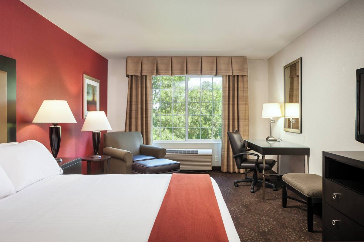Standard Room, 1 King Bed (Extra Floor Space)
