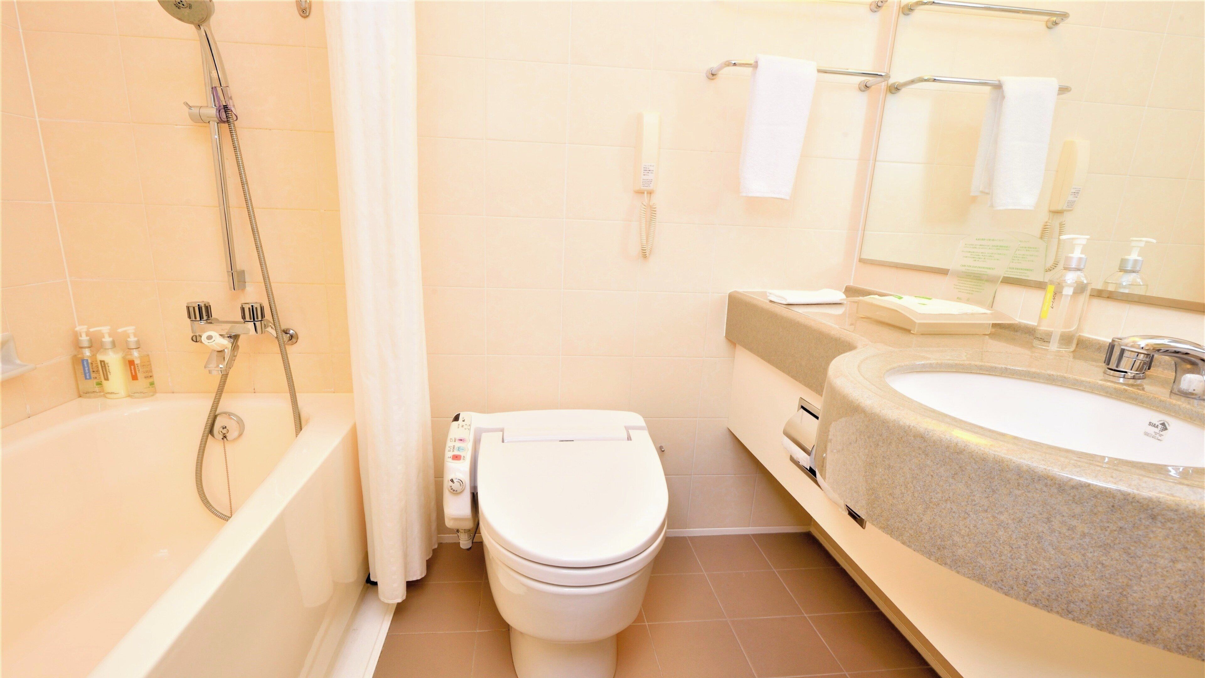 combined shower/bathtub, free toiletries, hair dryer, slippers