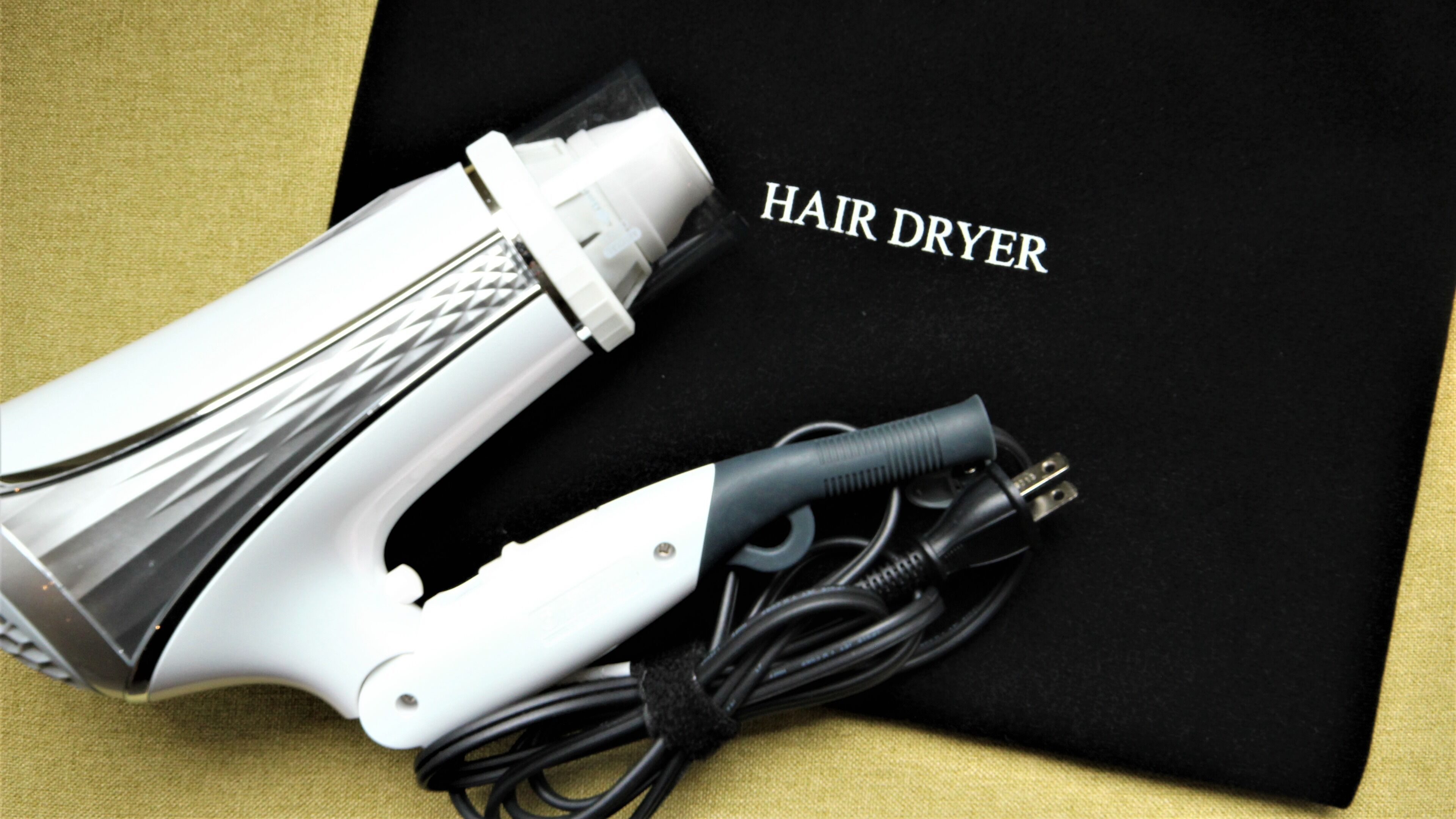 combined shower/bathtub, free toiletries, hair dryer, slippers