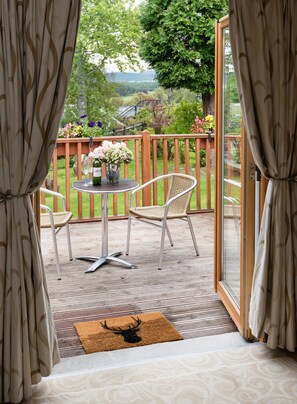 Habitación con 1 cama matrimonial o 2 individuales, vista al jardín | Sábanas de algodón egipcio y ropa de cama de alta calidad 