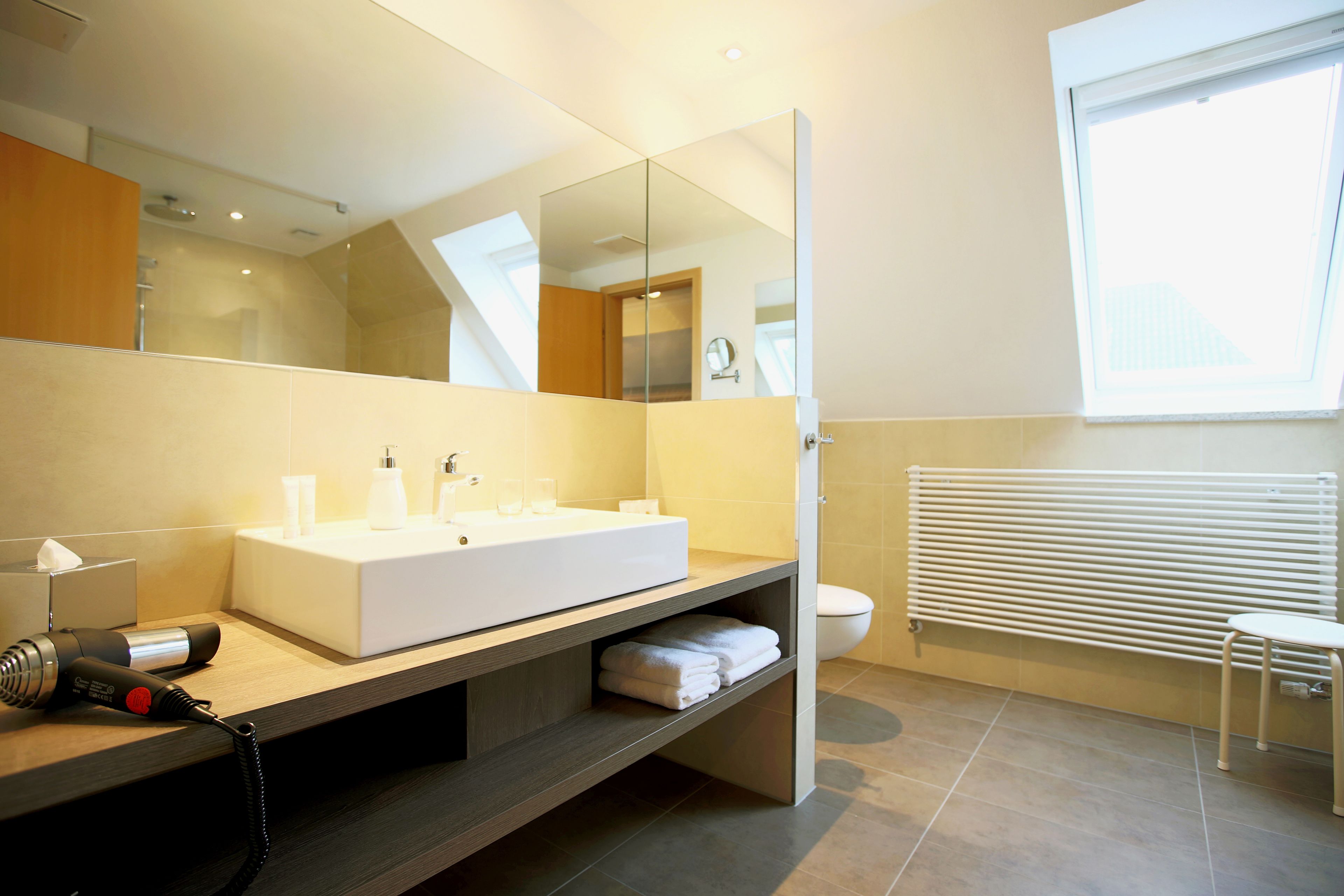 junior suite, 1 double bed | bathroom | shower, free toiletries, hair dryer, slippers
