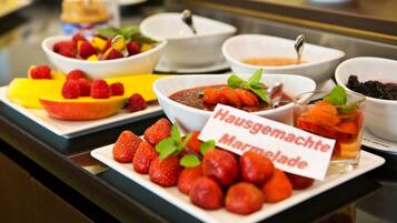Desayuno buffet (EUR 17.00 por persona)