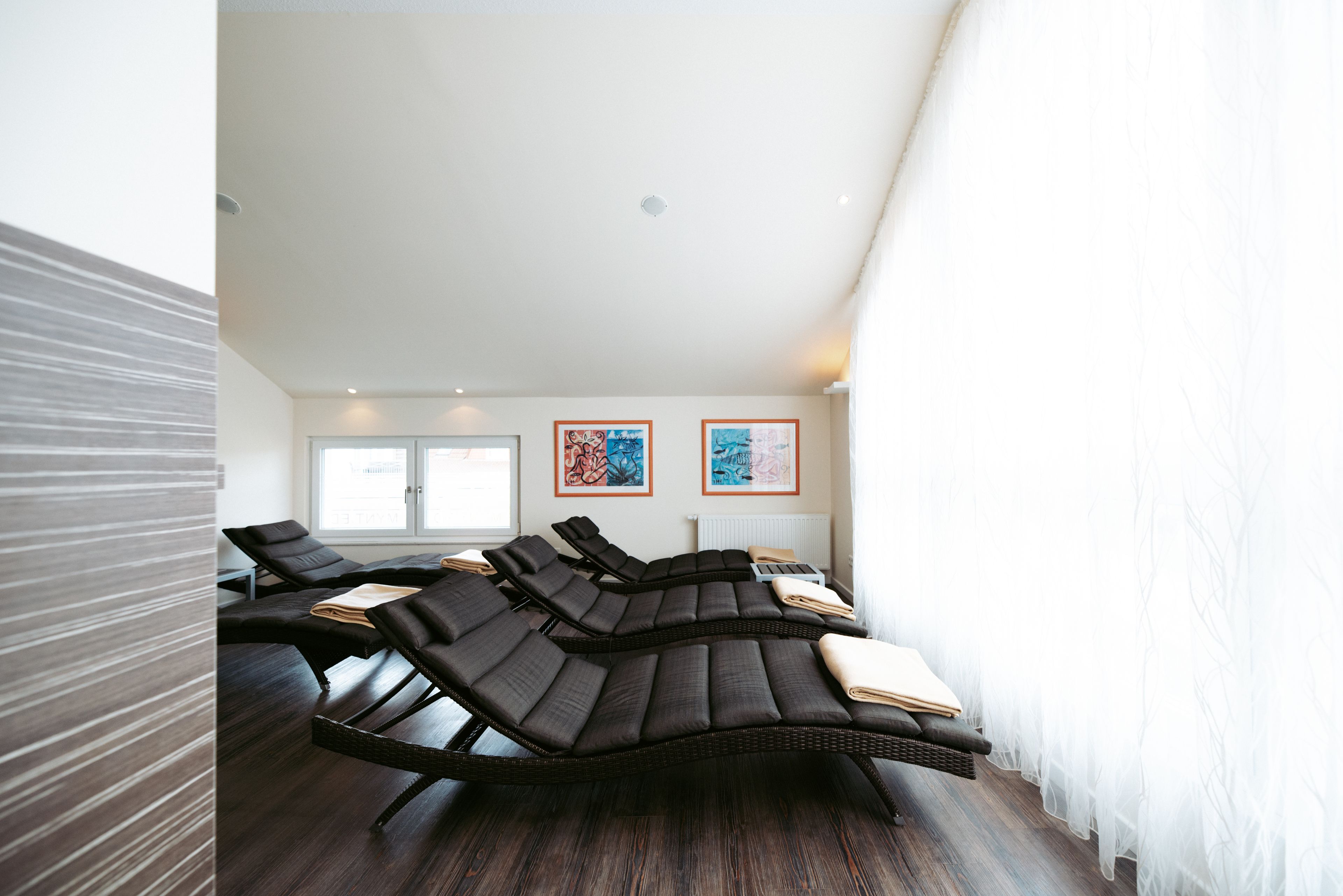 Sauna, facials, 2 treatment rooms