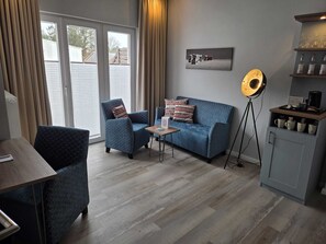 Family Suite, Balcony | Living area