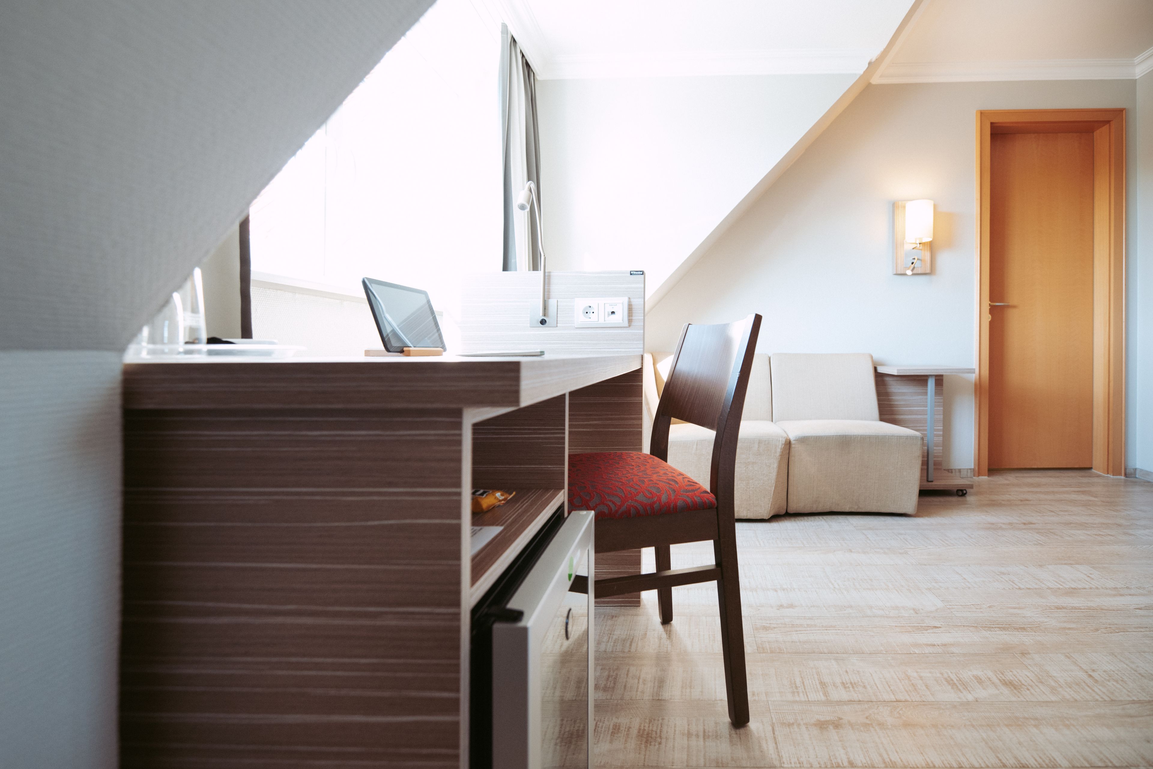 business single room | minibar, in-room safe, desk, blackout curtains