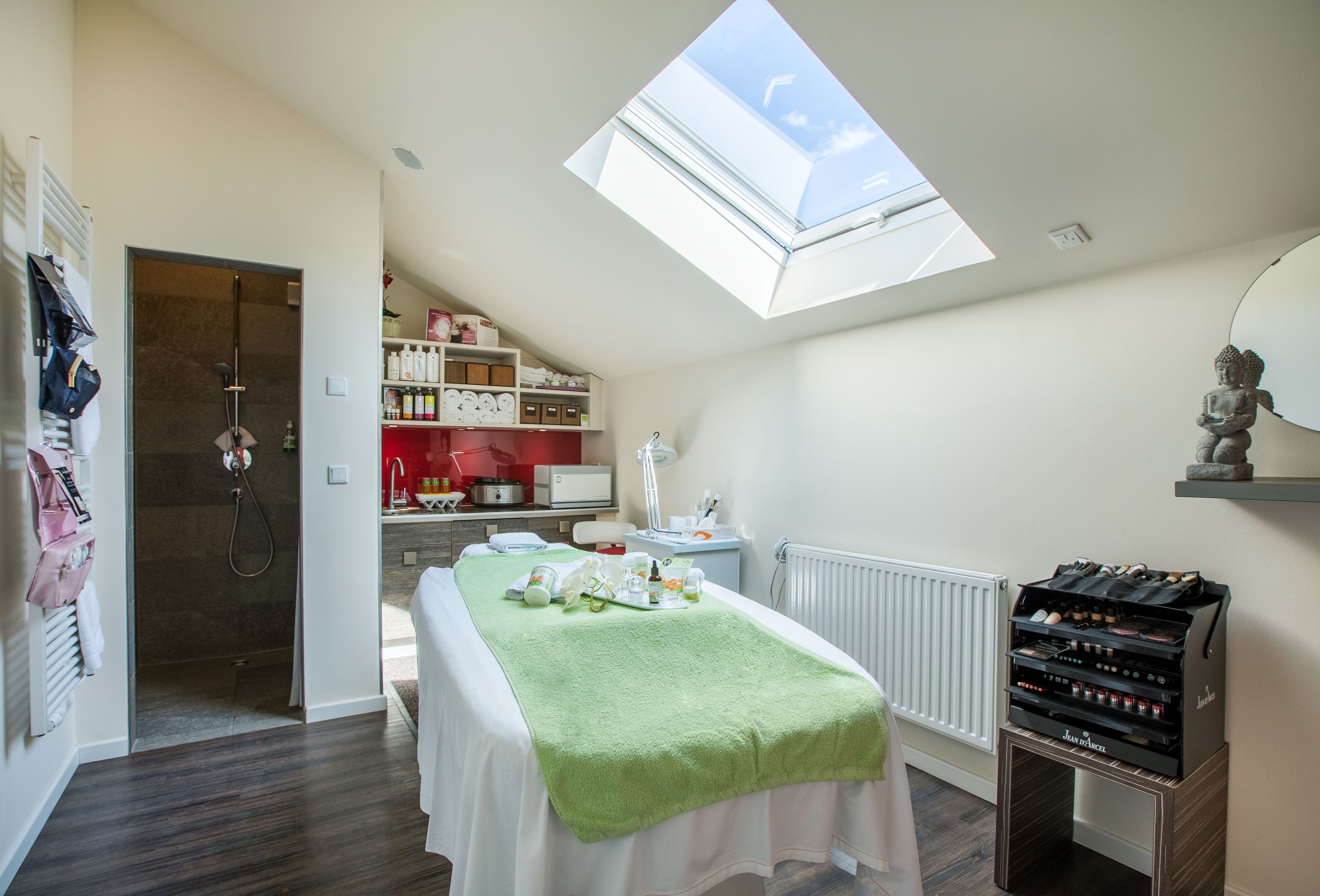 sauna, facials, 2 treatment rooms