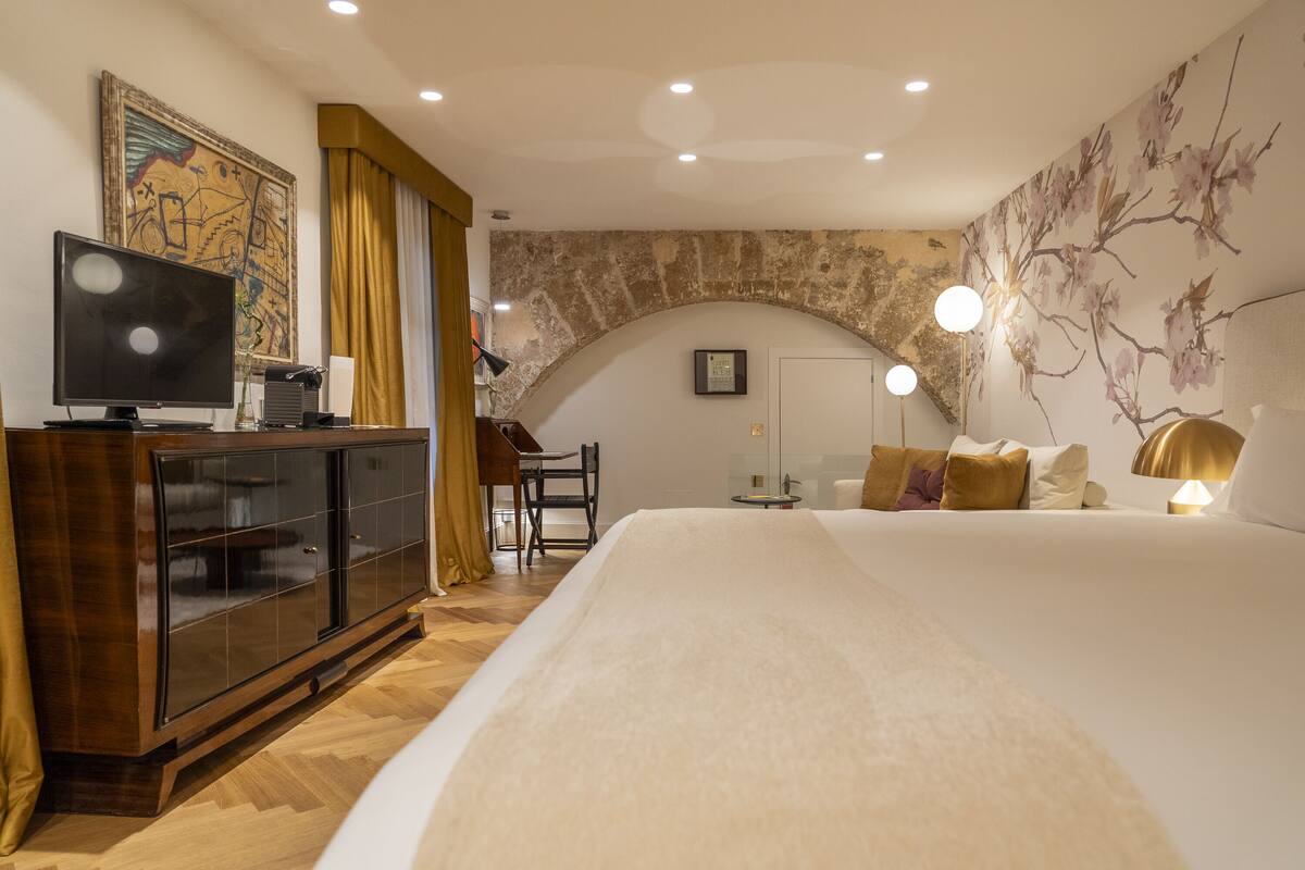 Junior Suite | Premium bedding, down duvets, minibar, in-room safe