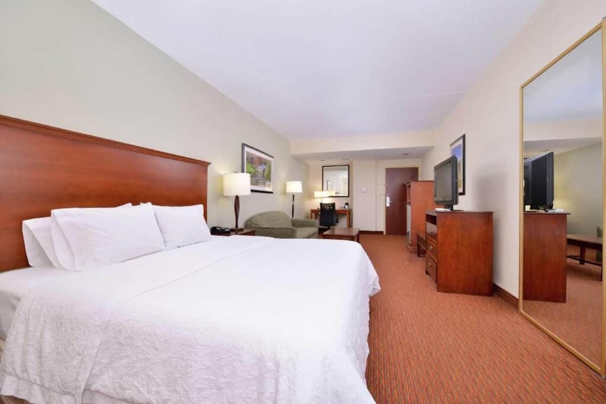 Down duvets, in-room safe, iron/ironing board, free WiFi