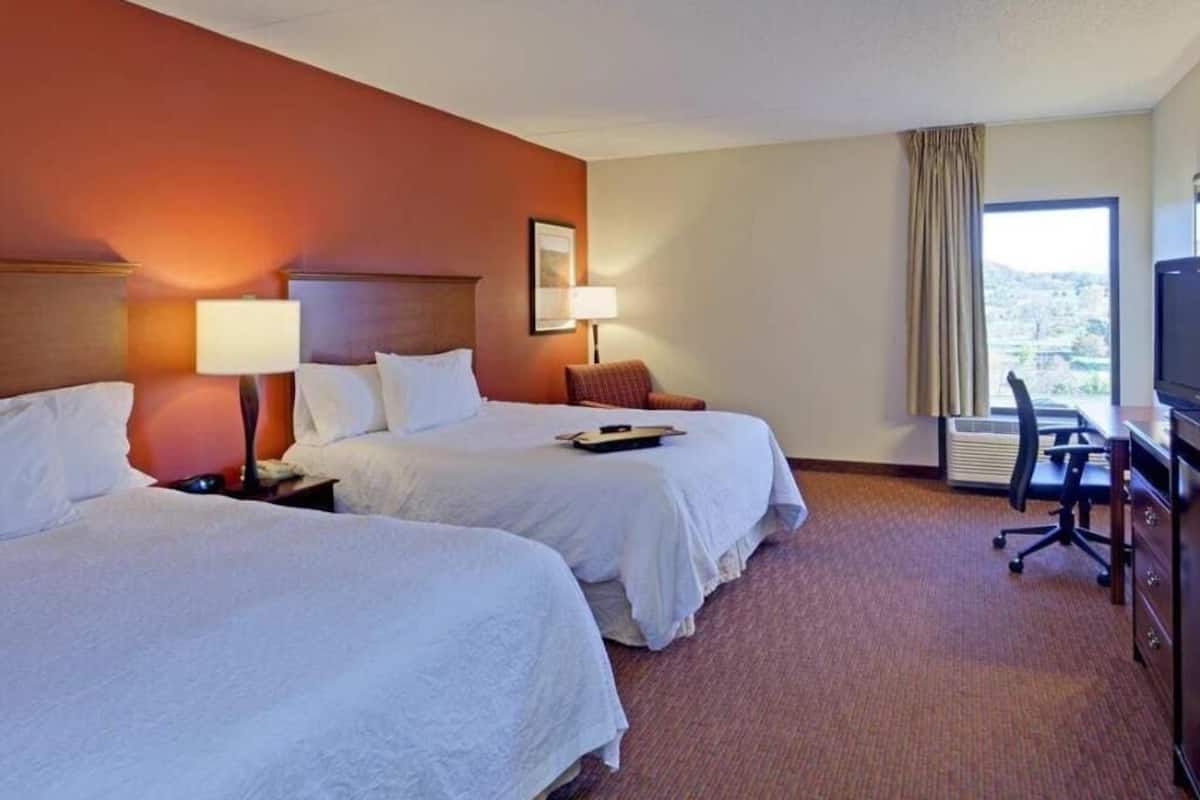 Down duvets, in-room safe, iron/ironing board, free WiFi