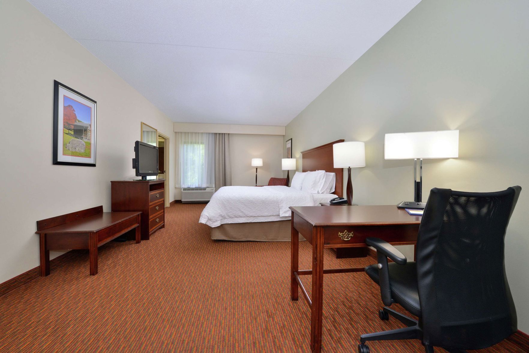 Down duvets, in-room safe, iron/ironing board, free WiFi