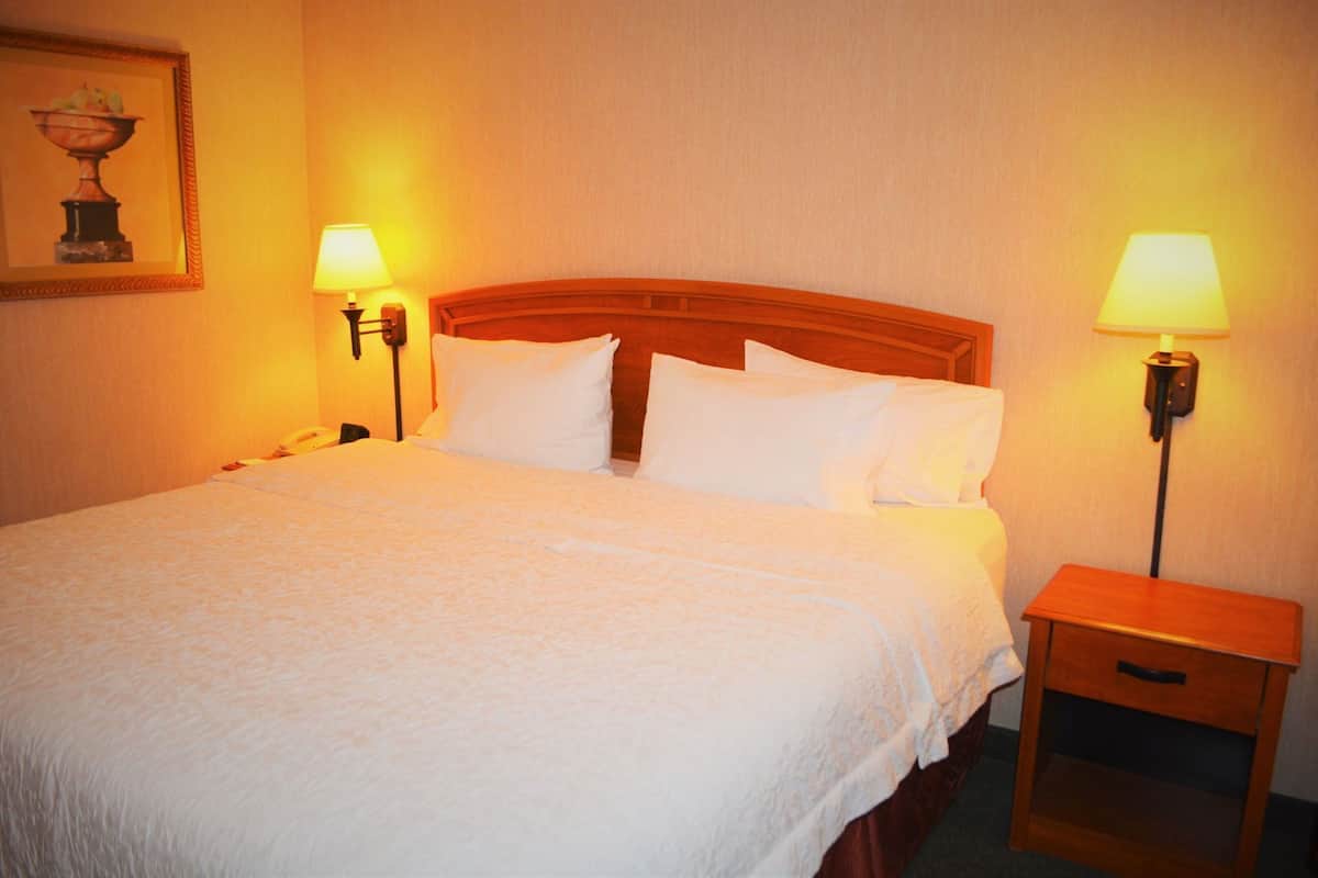 Blackout drapes, free WiFi, bed sheets, alarm clocks
