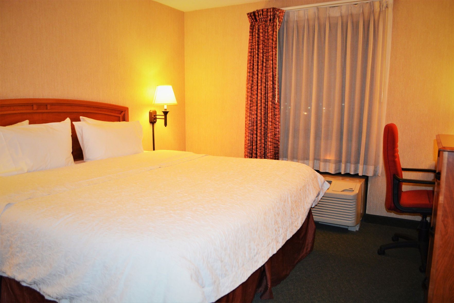 Blackout drapes, free WiFi, bed sheets, alarm clocks