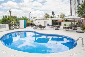 Outdoor pool - Hampton by Hilton Saltillo (Saltillo)