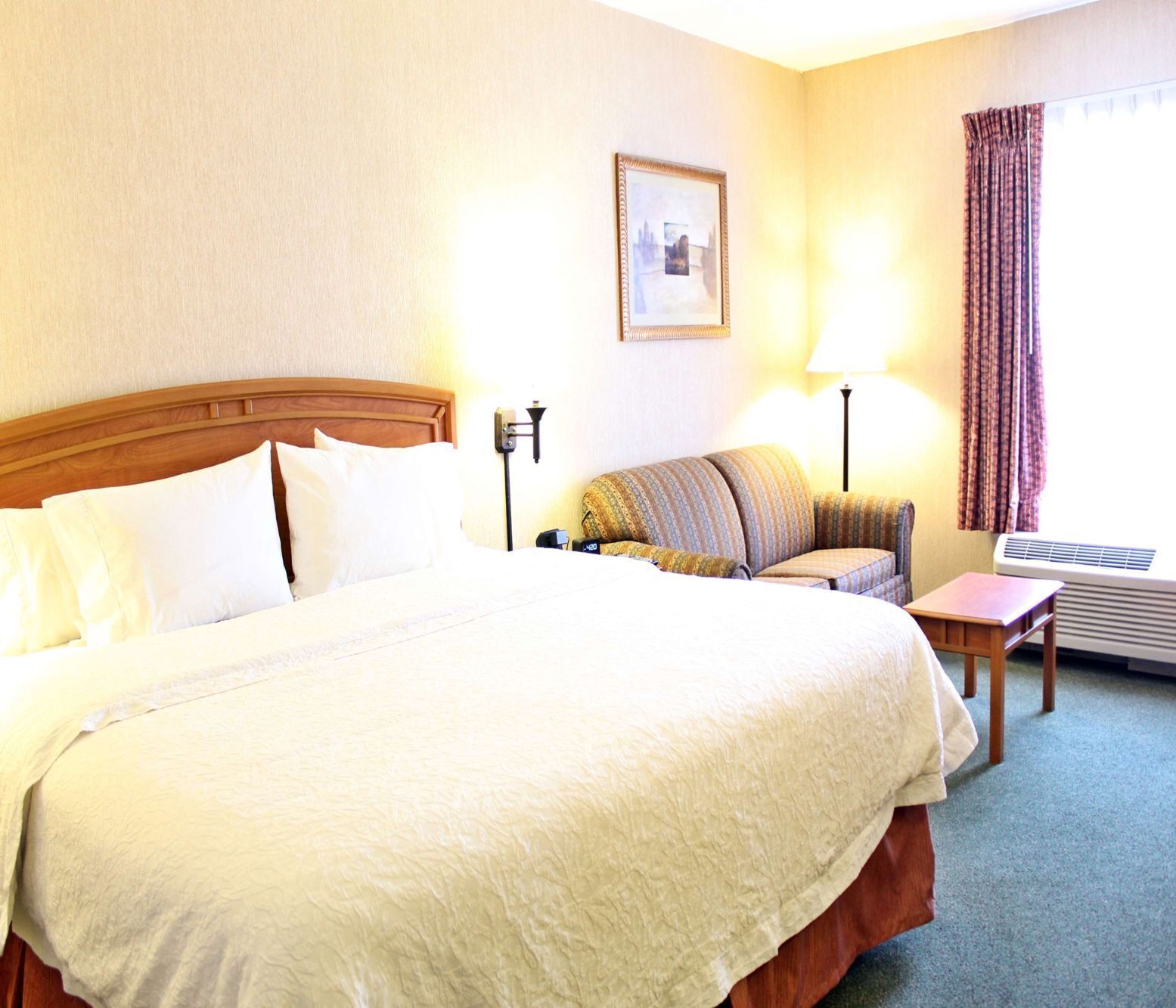 Blackout drapes, free WiFi, bed sheets, alarm clocks