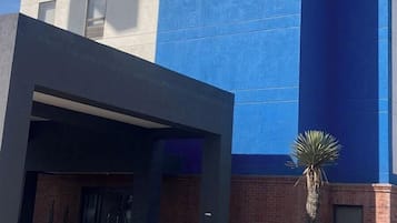 Vista frontal de la propiedad