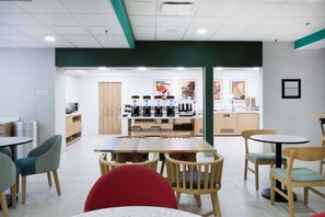 Free daily on-the-go breakfast - Hampton by Hilton Saltillo (Saltillo)