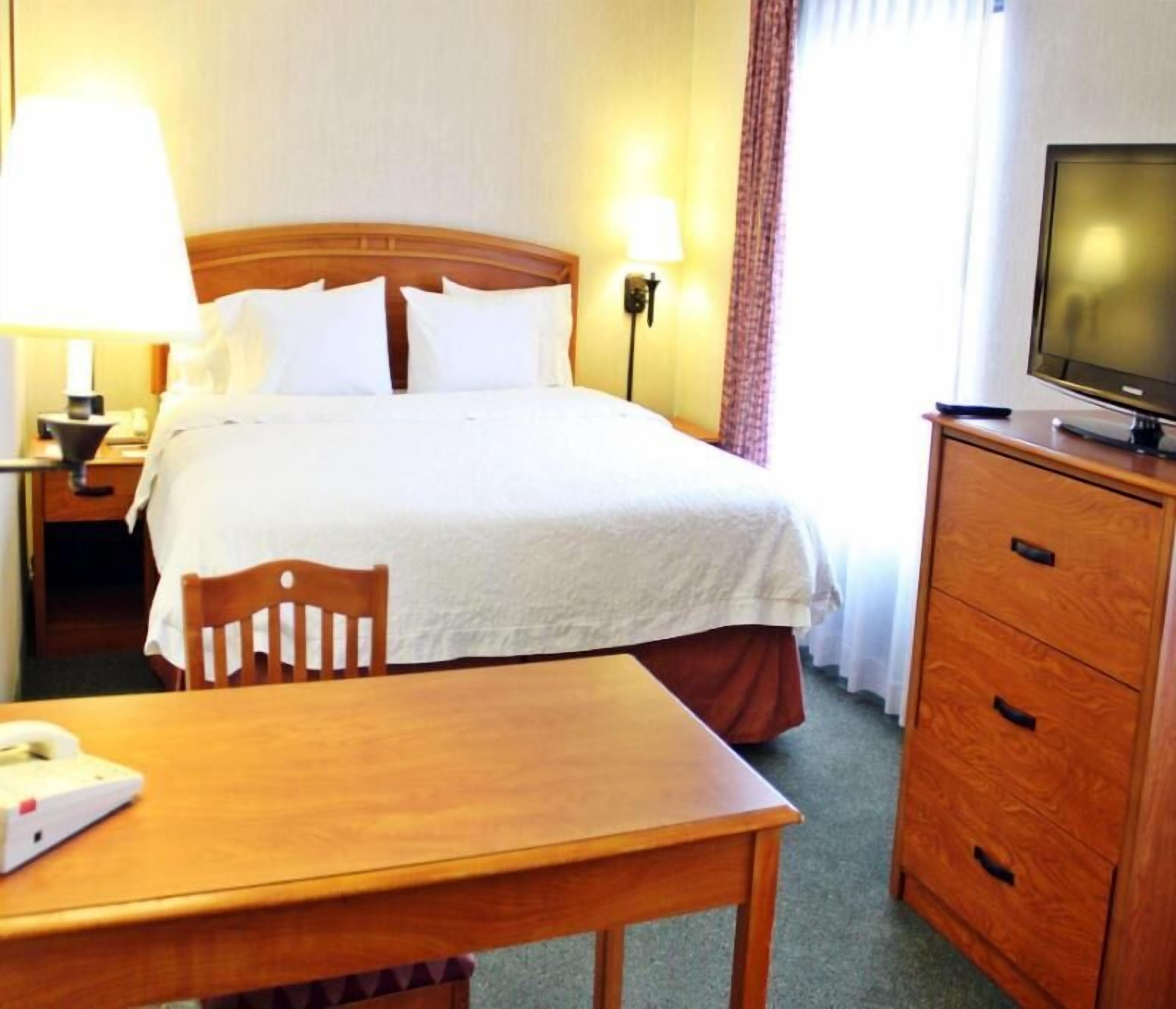Blackout drapes, free WiFi, bed sheets, alarm clocks