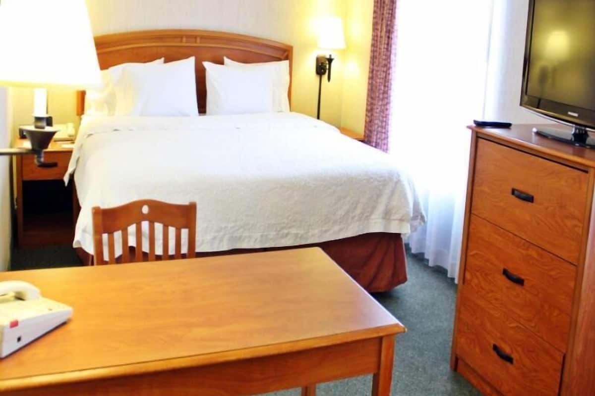 Blackout drapes, free WiFi, bed sheets, alarm clocks