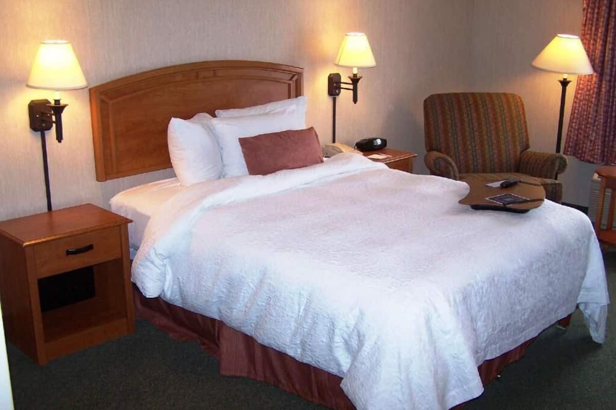Blackout drapes, free WiFi, bed sheets, alarm clocks
