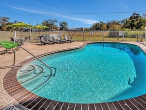 Outdoor pool, sun loungers