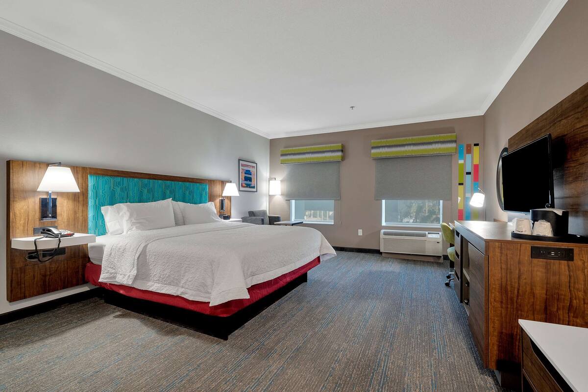 one king bed study nonsmoking | iron/ironing board, free cots/infant beds, free wifi, bed sheets