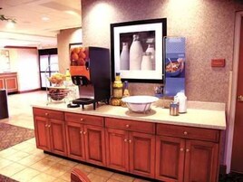 Desayuno continental gratuito y diario