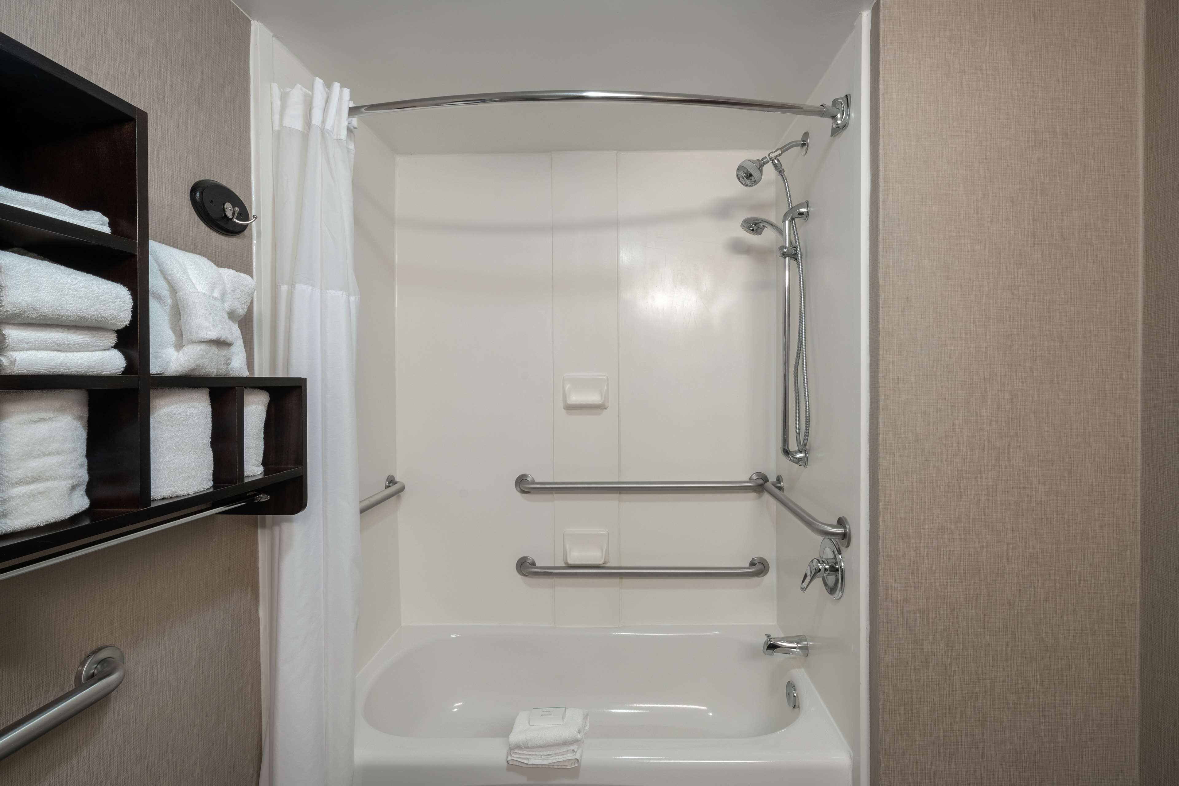 room, 1 king bed, accessible | bathroom | hair dryer, towels